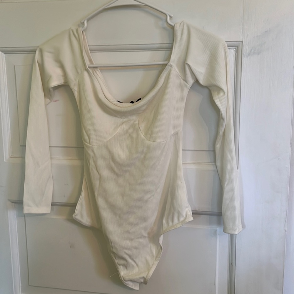 NWT Nasty Gal Ribbed Cup Detail White Bodysuit - Size 4